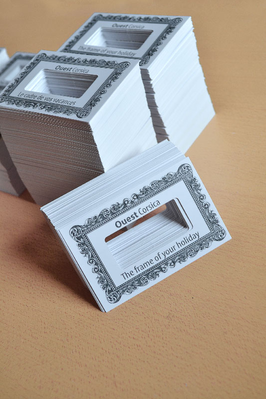 impression pas chère carte de visite originale avec découpe spéciale forme cadre de tableau 